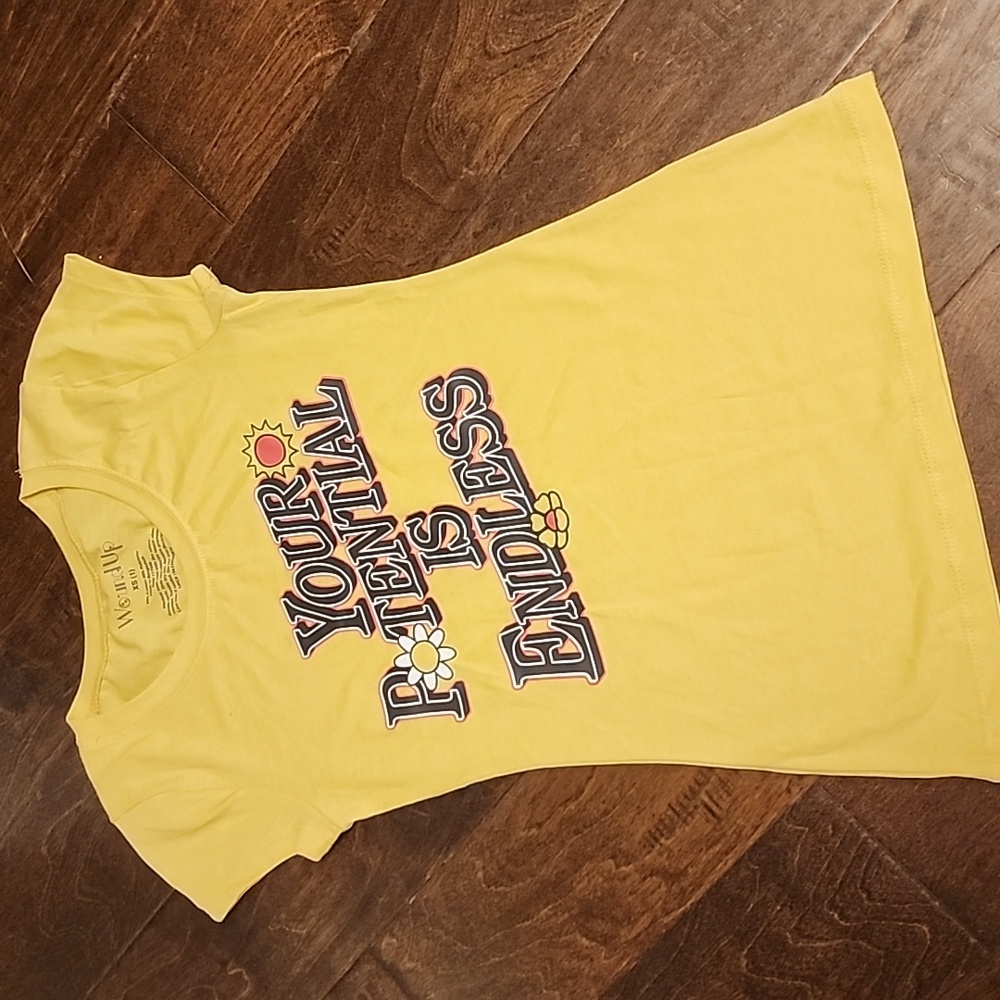 Juniors XS graphic tee